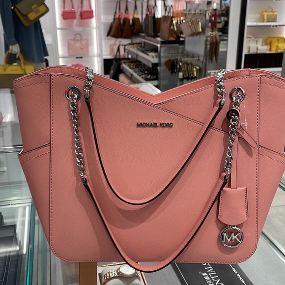 MICHAEL KORS
Jet Set Large X Chain Saffiano Leather Shoulder Tote HandBag
NWT - Picture 10 of 16